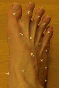 足の甲への水虫薬の塗り方